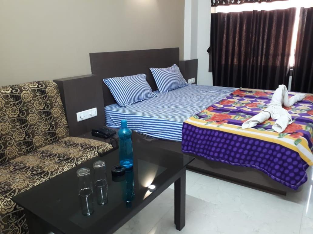 Goroomgo Hotel Uk Palace Puri Eksteriør bilde