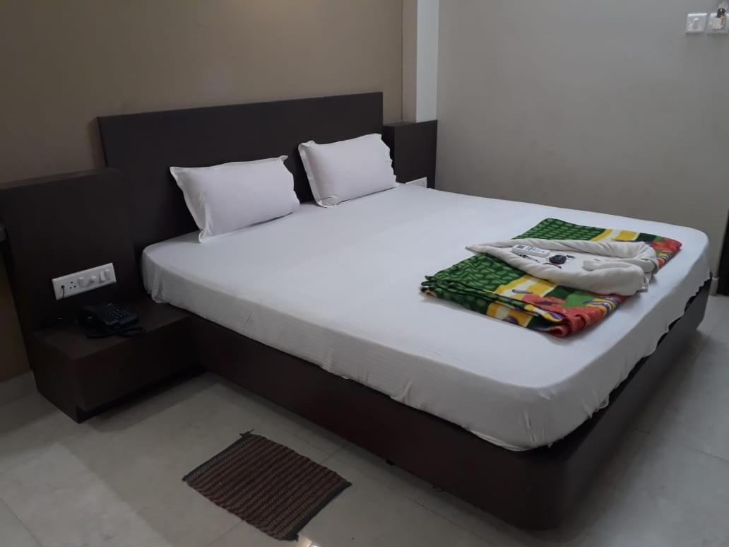 Goroomgo Hotel Uk Palace Puri Eksteriør bilde